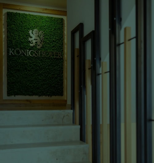 Weingut Königshofer Eingangsbereich Hintergrundbild
